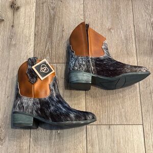 NIB Johnny Cow Hair Western booties boots with leather upper